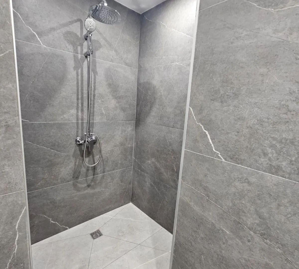 לרנקה Makenzy Mermaid 2 Bedroom Apartment