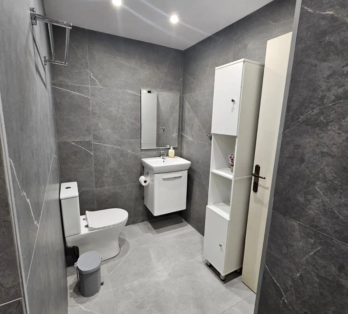 לרנקה Makenzy Mermaid 2 Bedroom Apartment