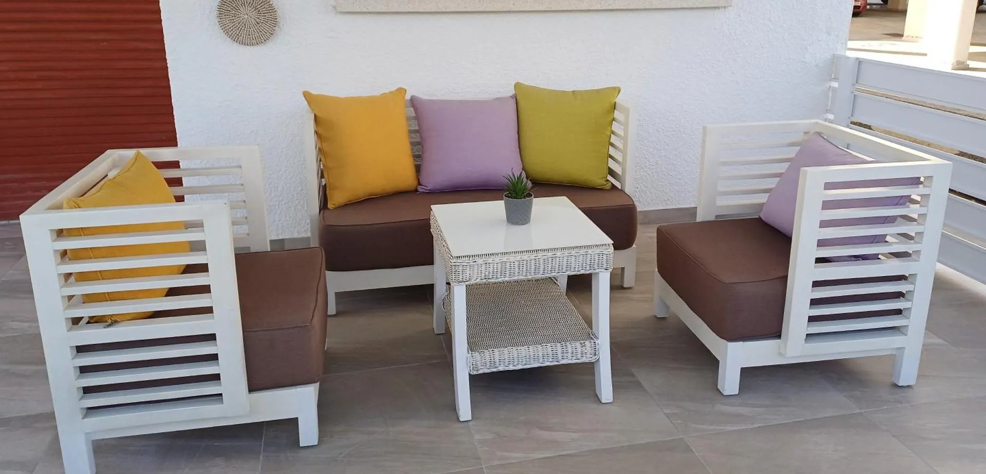 Makenzy Mermaid 2 Bedroom Apartment 拉纳卡