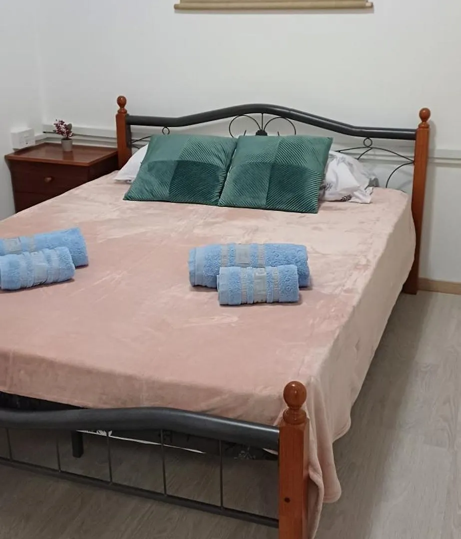 לרנקה Makenzy Mermaid 2 Bedroom Apartment