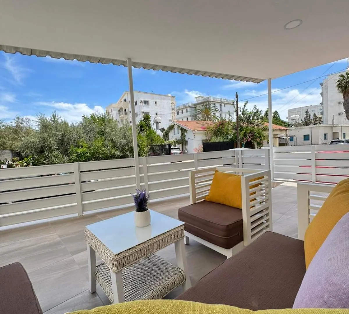 Makenzy Mermaid 2 Bedroom Apartment 拉纳卡
